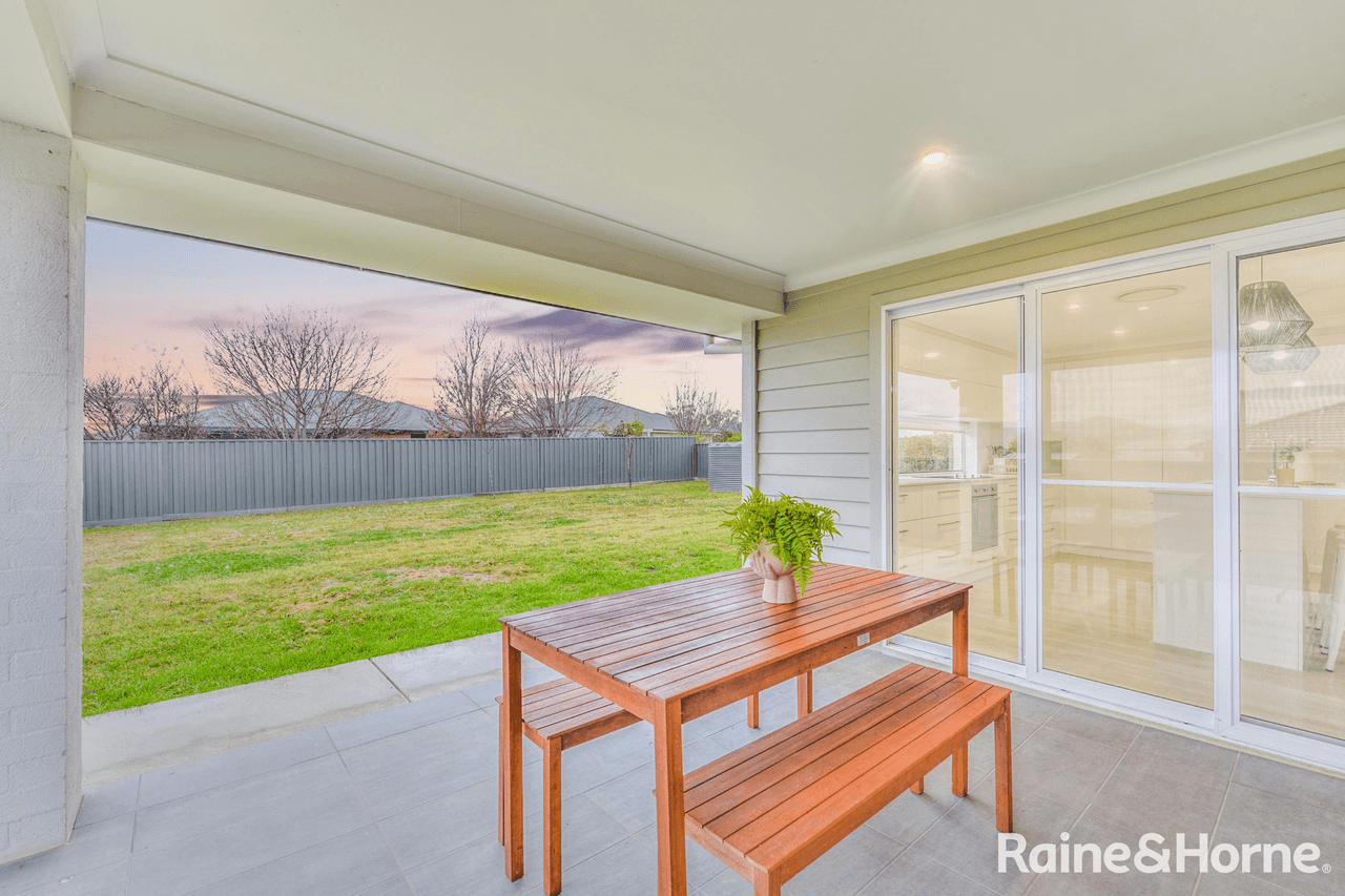 25 Shiraz Road, TAMWORTH, NSW 2340