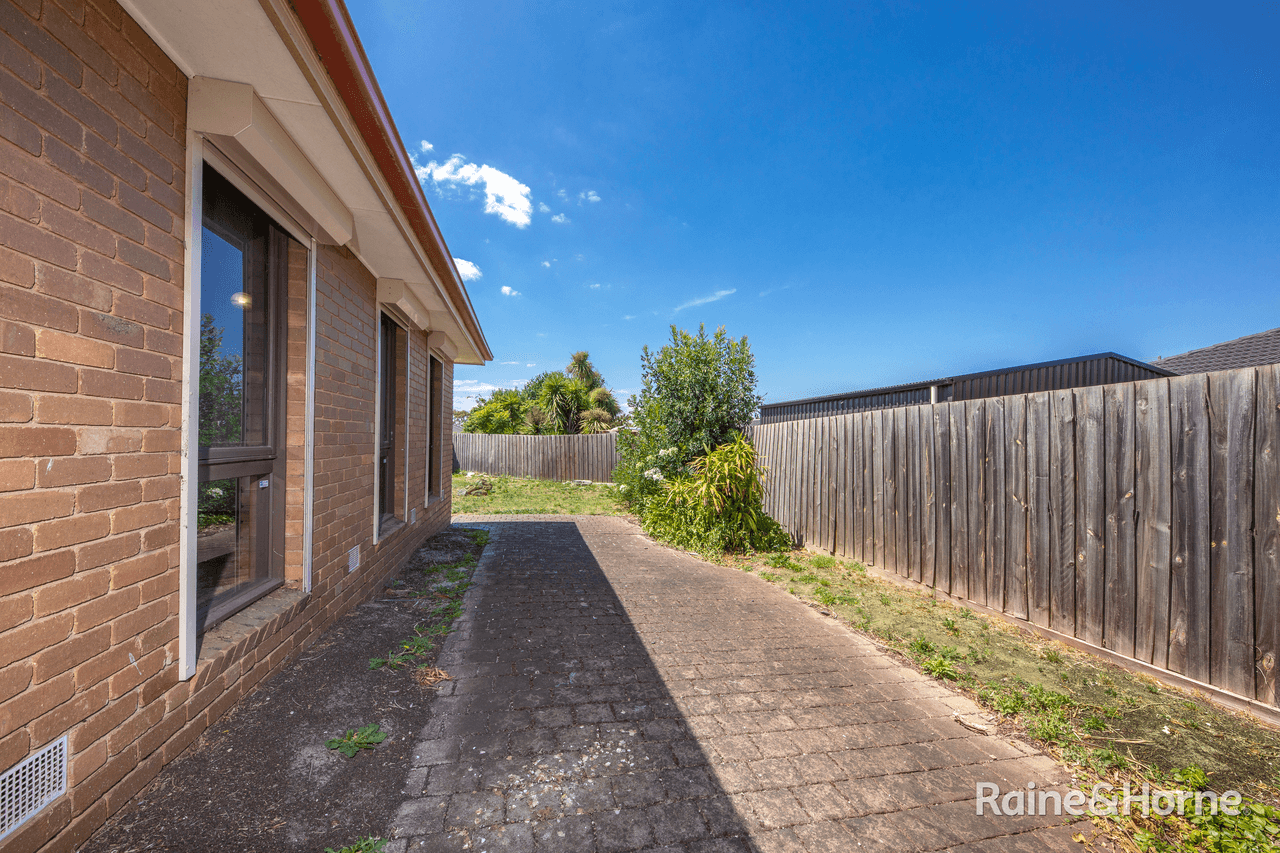 9 Scott Street, SUNBURY, VIC 3429