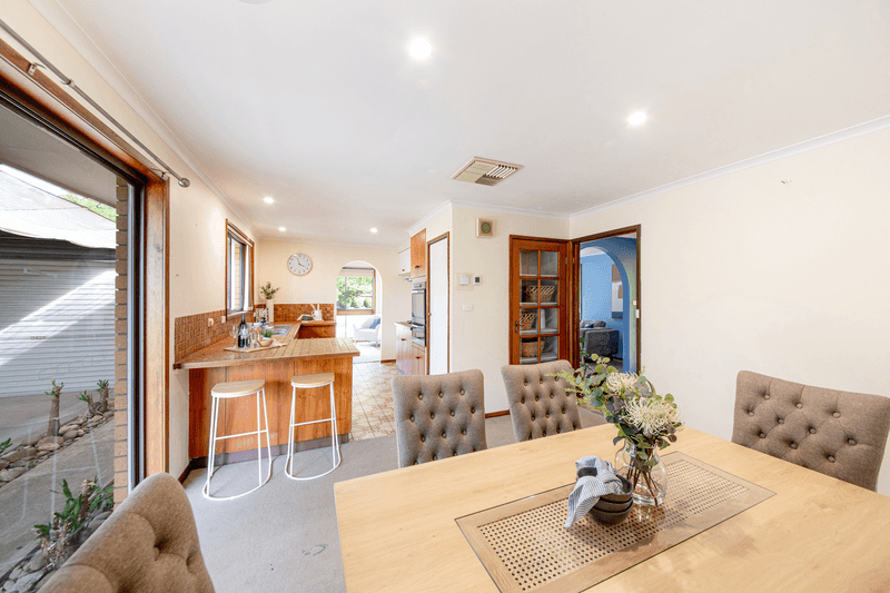 21 Sunwood Drive, LAVINGTON, NSW 2641