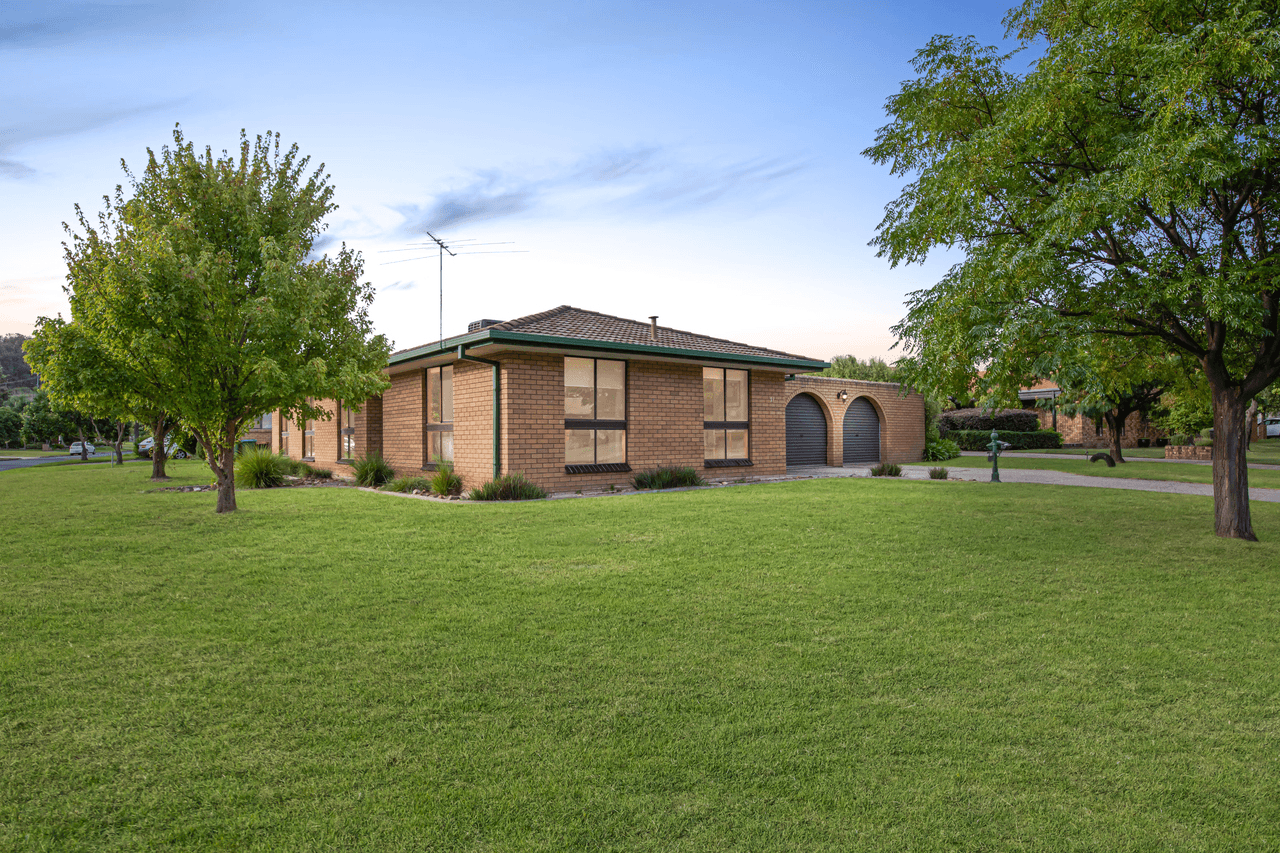 21 Sunwood Drive, LAVINGTON, NSW 2641