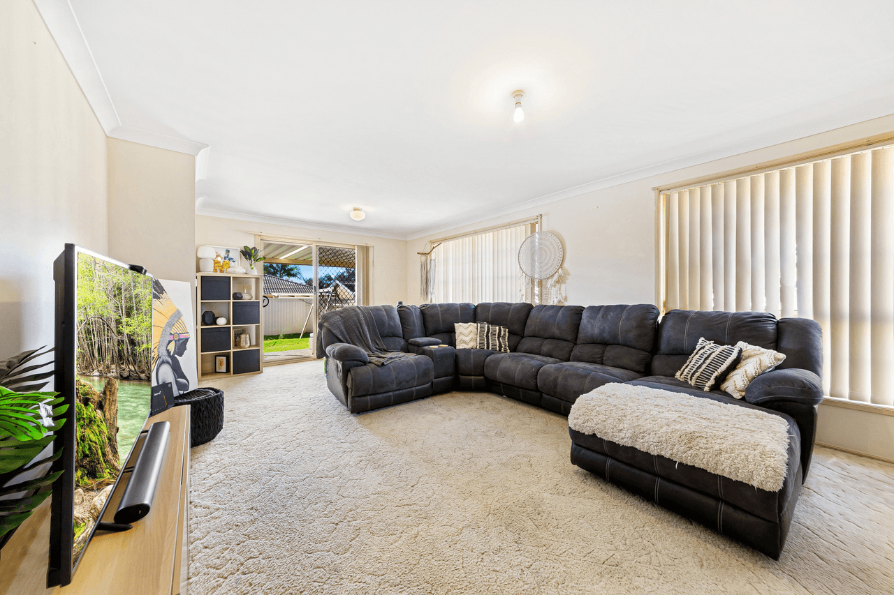 51 Roper Road, BLUE HAVEN, NSW 2262