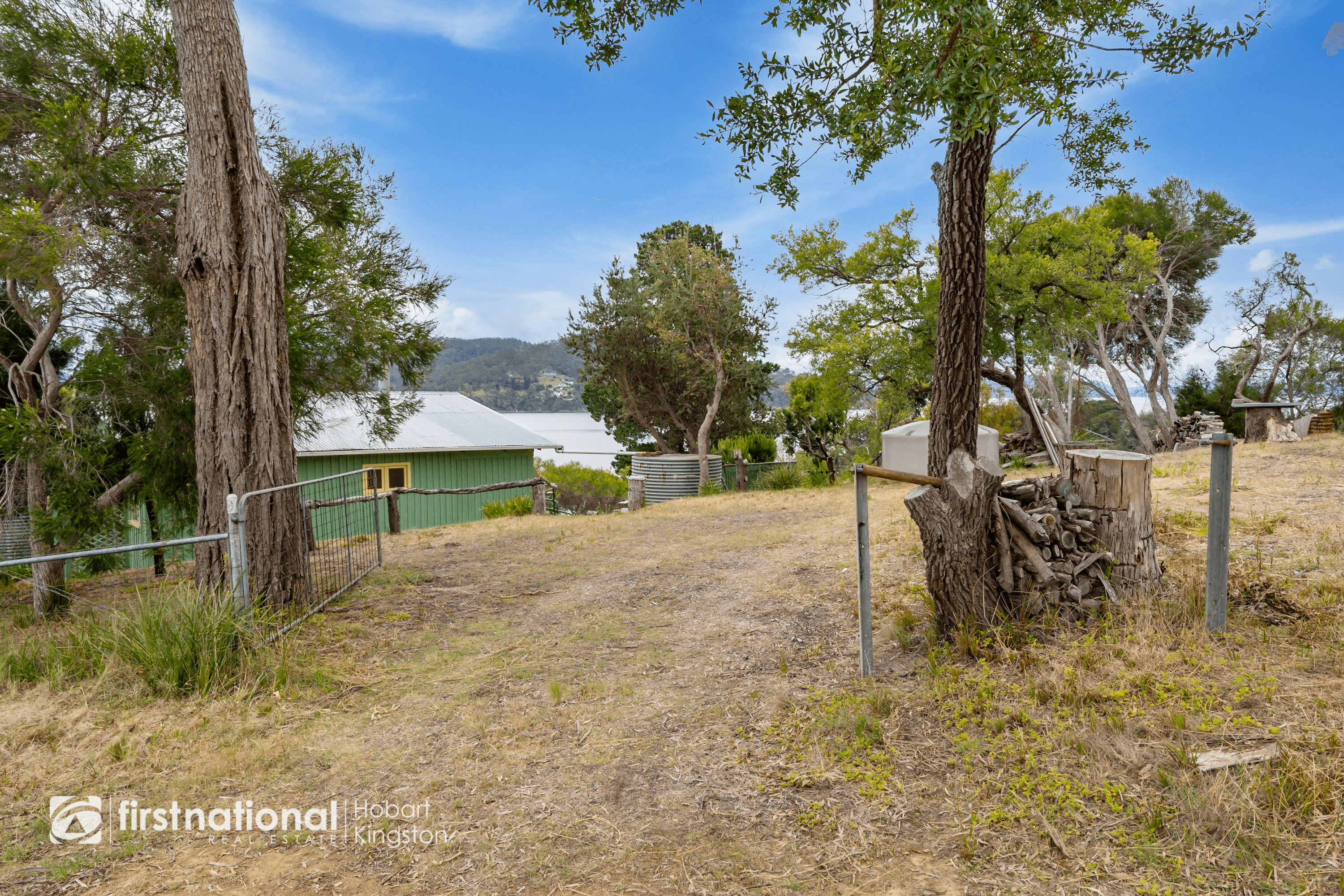 16 Victoria Avenue, DENNES POINT, TAS 7150