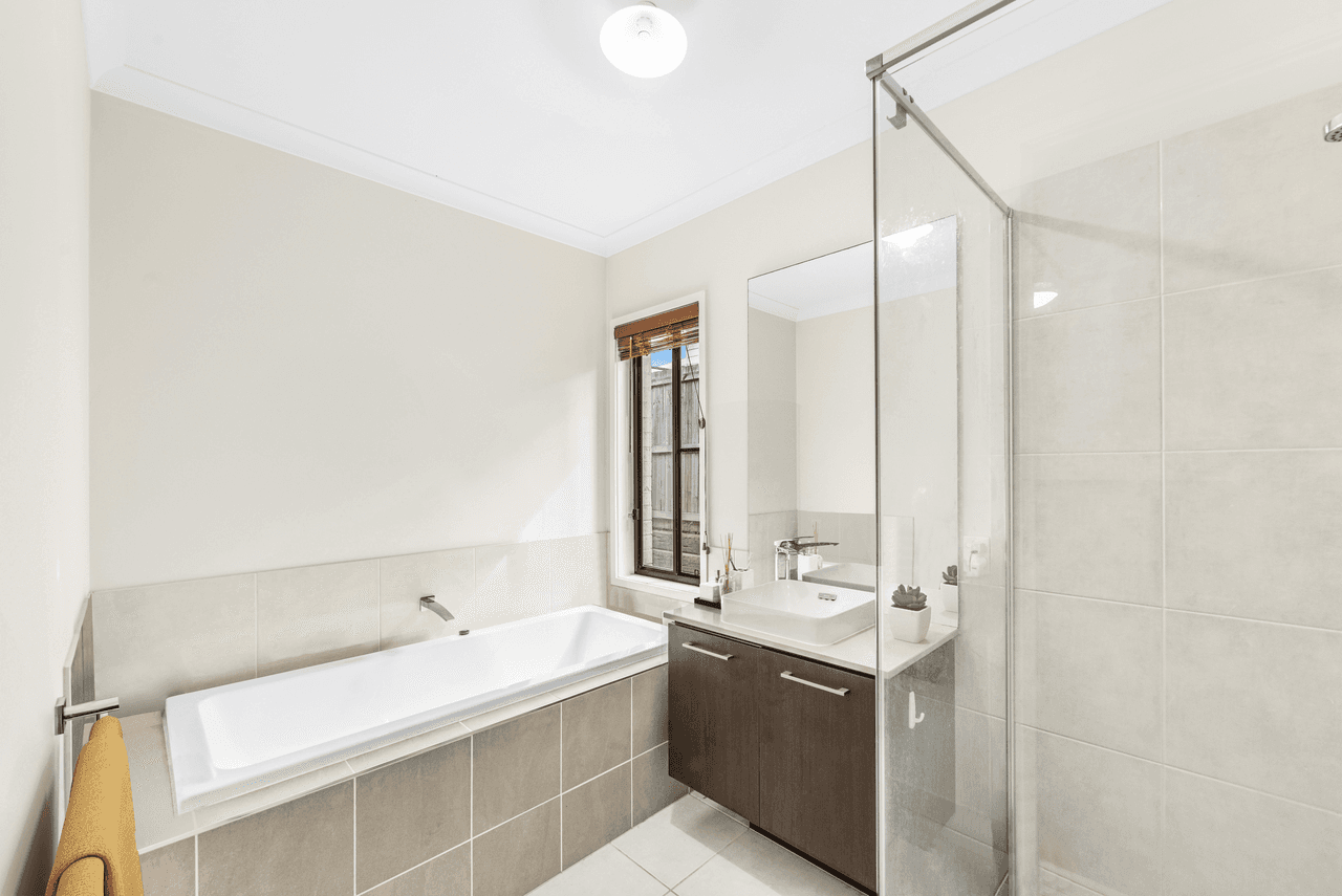 112 Meadows Circuit, BELLBIRD PARK, QLD 4300