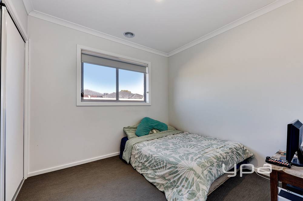 12 Mornington Crescent, Rockbank, VIC 3335