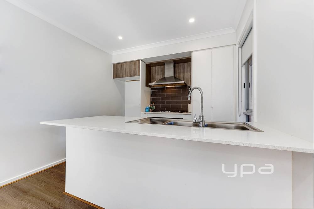 12 Mornington Crescent, Rockbank, VIC 3335