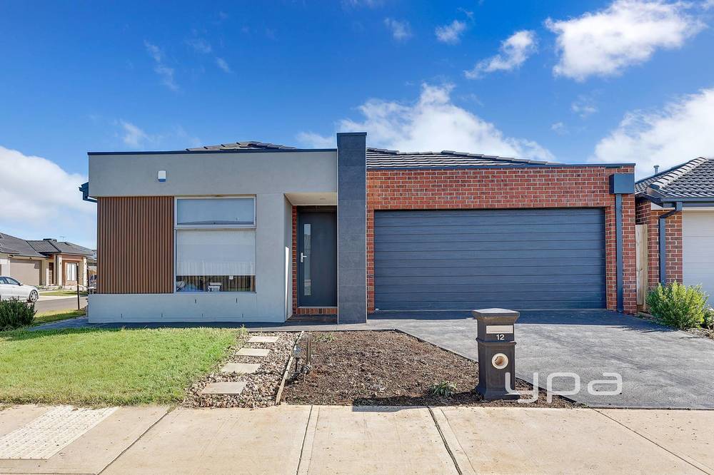 12 Mornington Crescent, Rockbank, VIC 3335