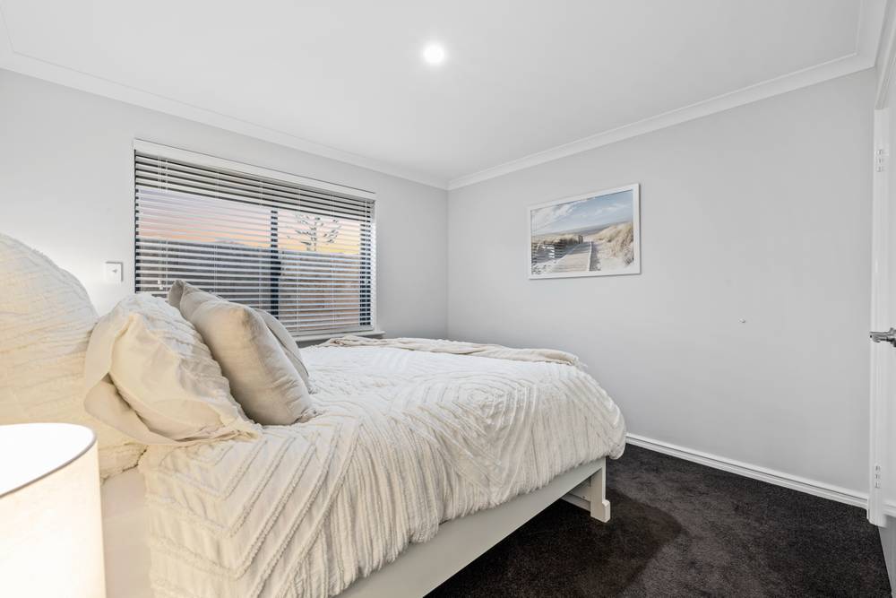 27 Bollard Circle, Wannanup, WA 6210