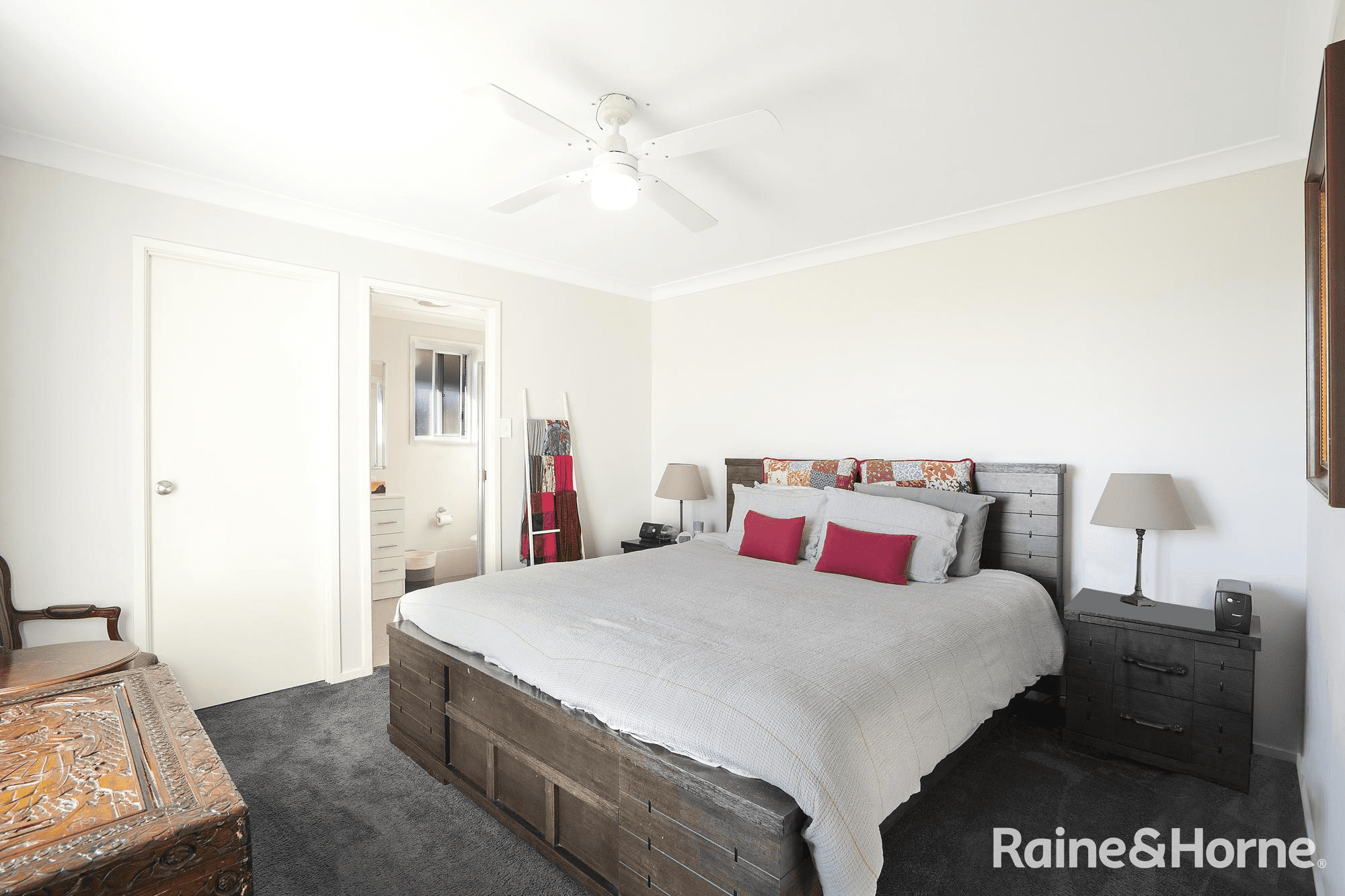 1 Holland Circuit, GILLIESTON HEIGHTS, NSW 2321