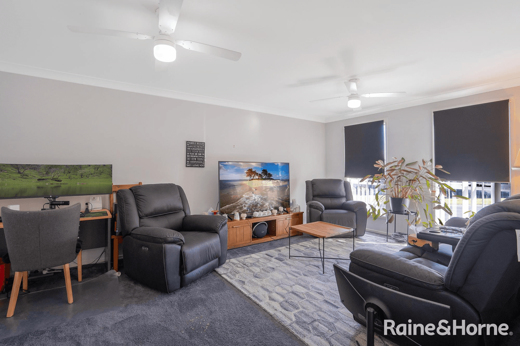 1 Holland Circuit, GILLIESTON HEIGHTS, NSW 2321