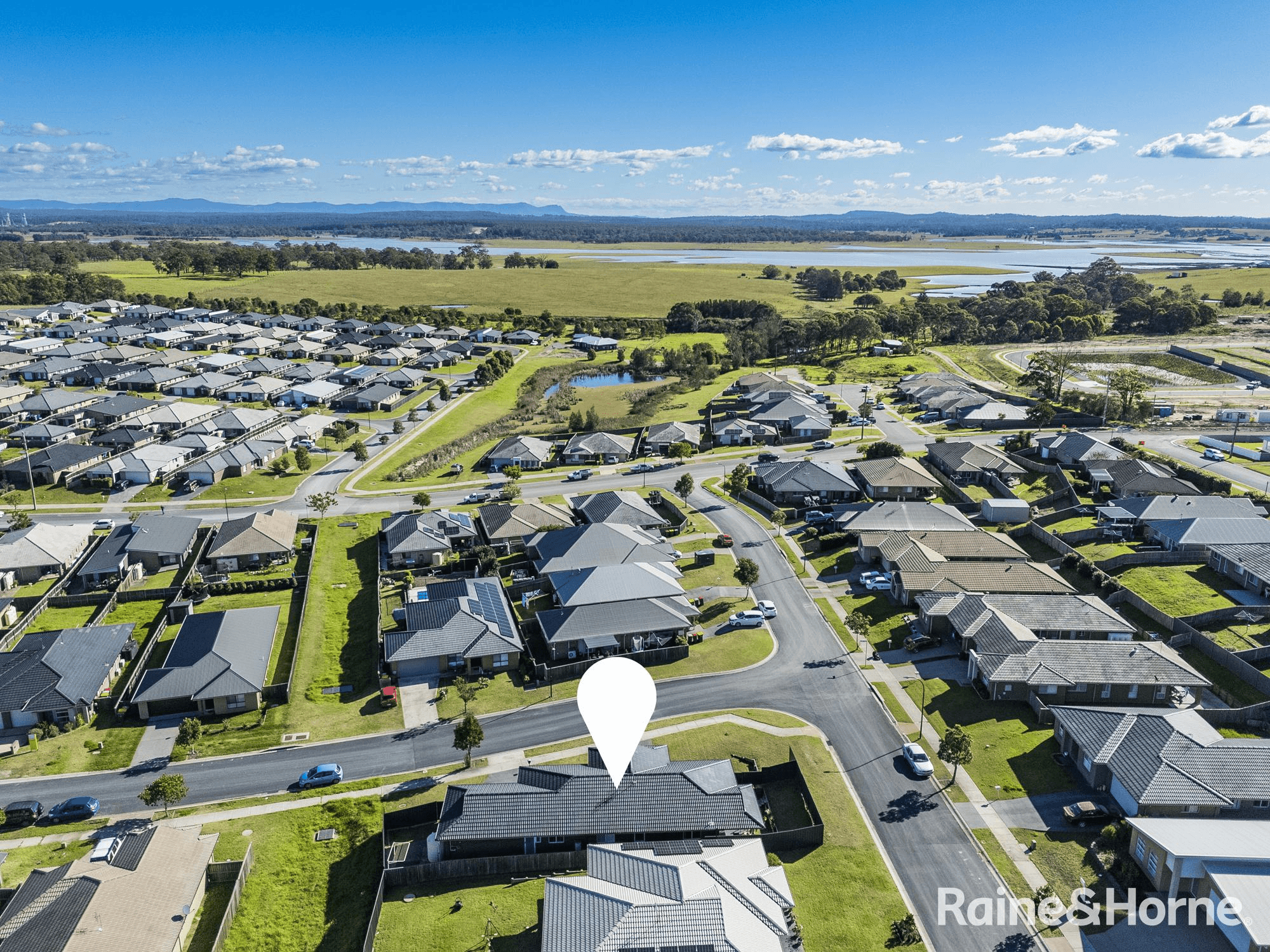 1 Holland Circuit, GILLIESTON HEIGHTS, NSW 2321