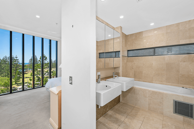 12/173 Old Burleigh Road, BROADBEACH, QLD 4218