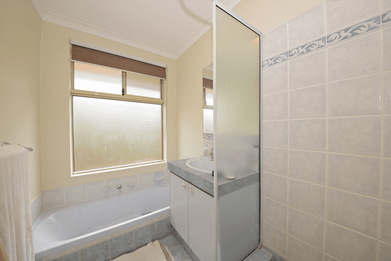 21 Namoi Turn, Merriwa, WA 6030