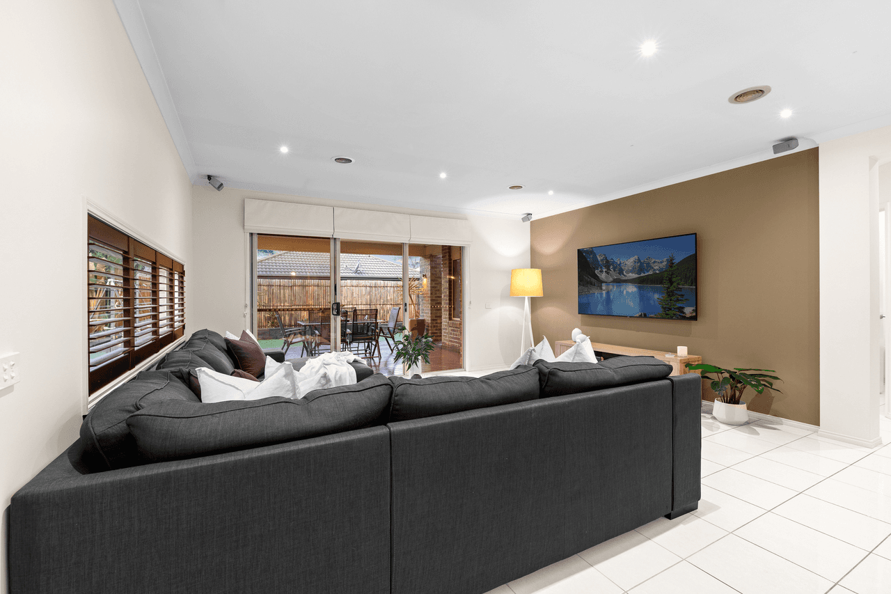 29 Avalon Crescent, Cranbourne East, VIC 3977