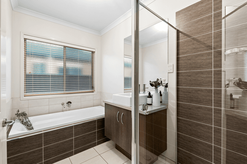 29 Avalon Crescent, Cranbourne East, VIC 3977