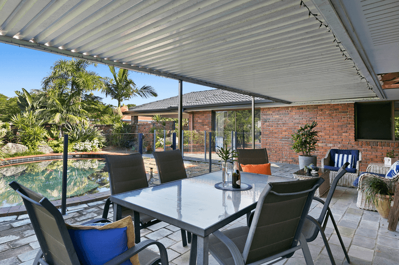 8 Tartan Court, MERMAID WATERS, QLD 4218