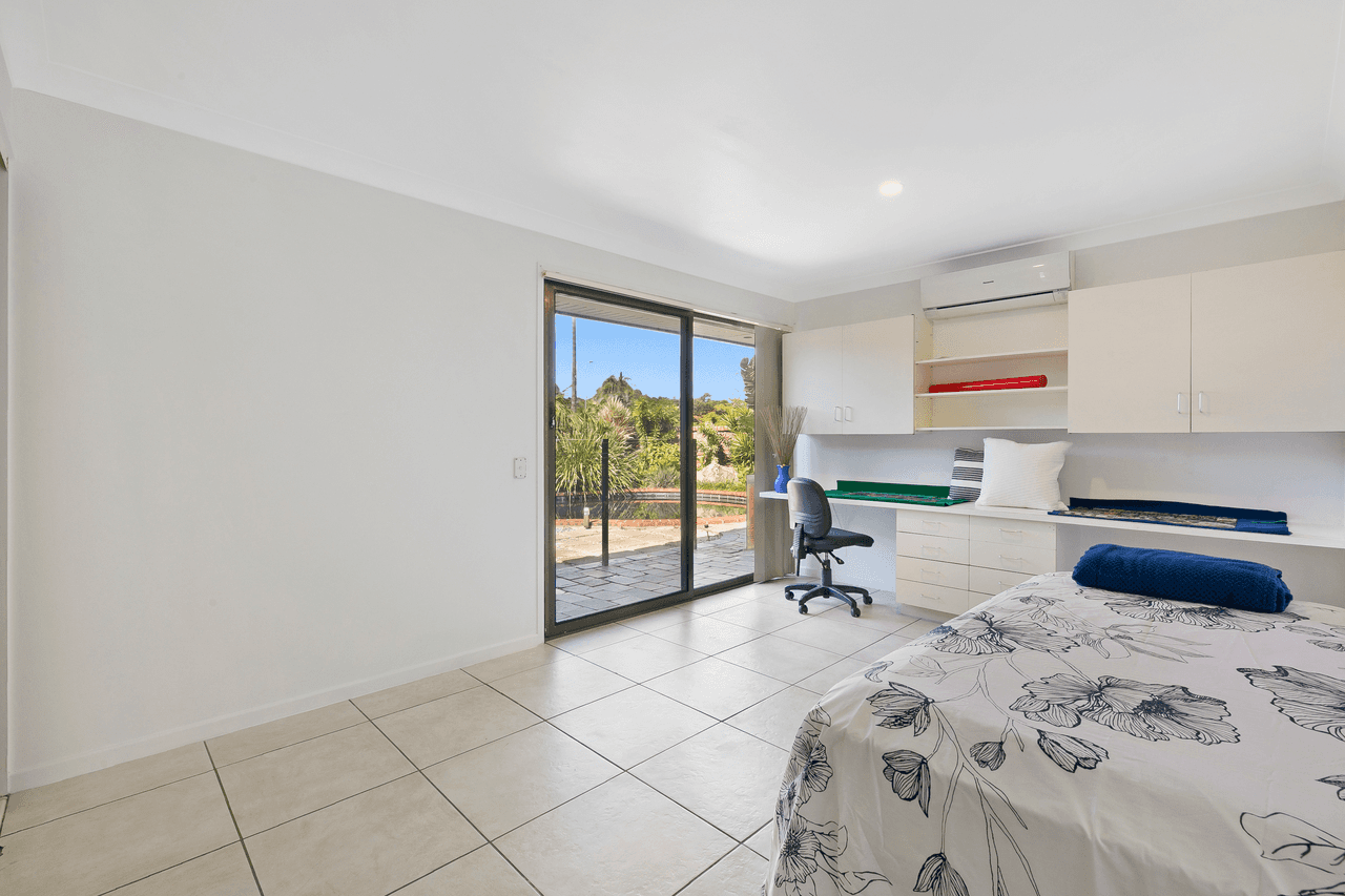 8 Tartan Court, MERMAID WATERS, QLD 4218