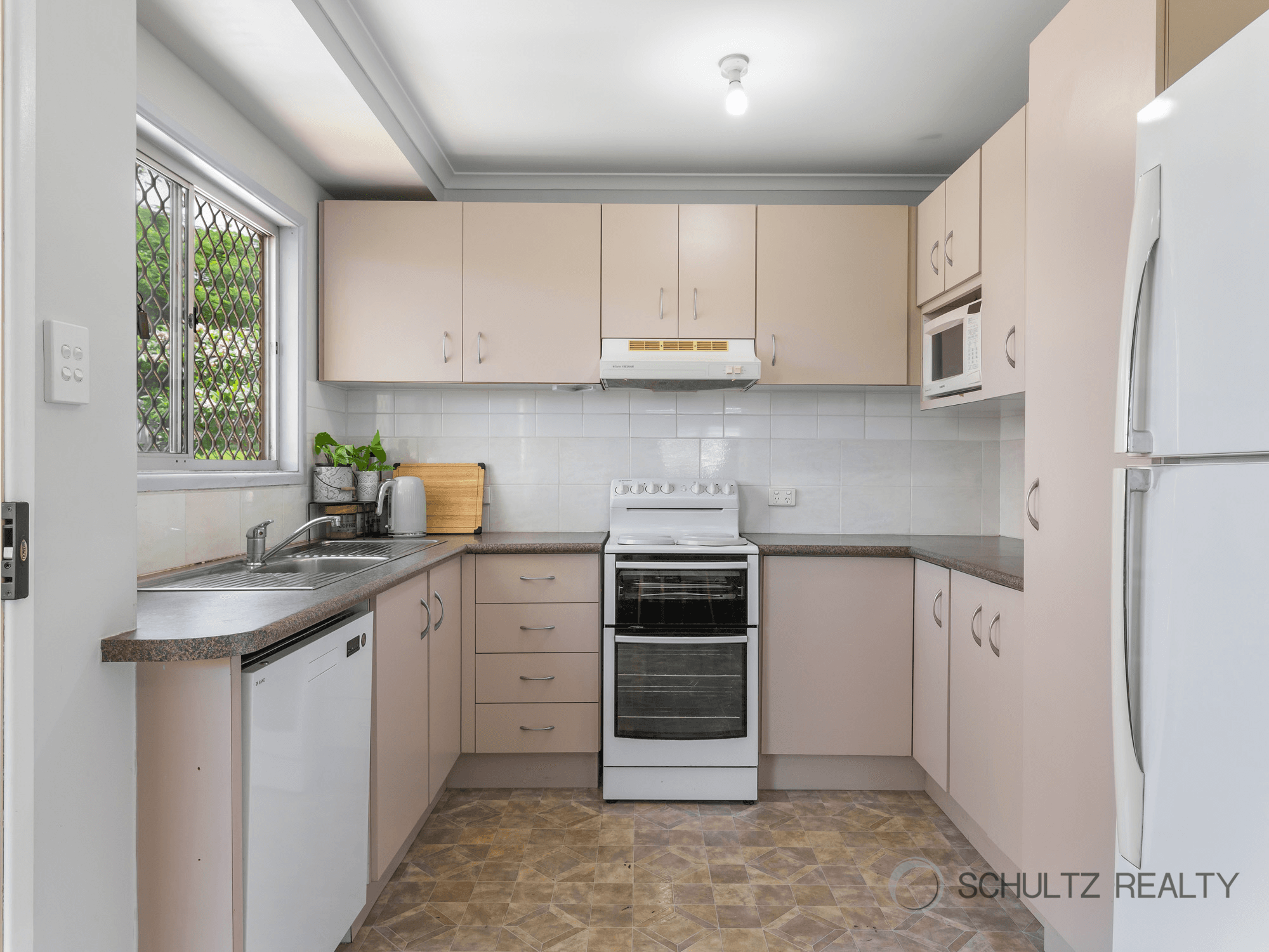 4 Lindy Street, BEENLEIGH, QLD 4207