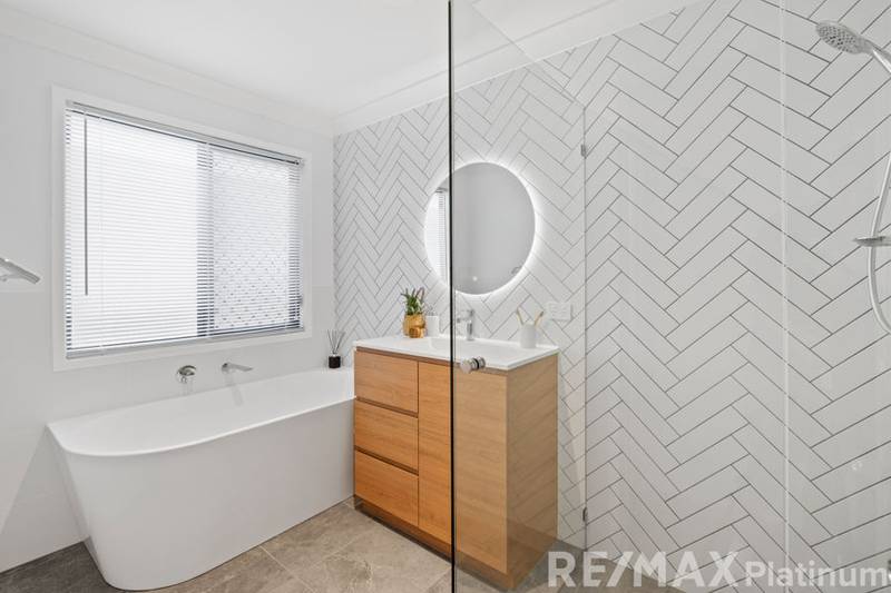 11 Marilyn Place, MORAYFIELD, QLD 4506