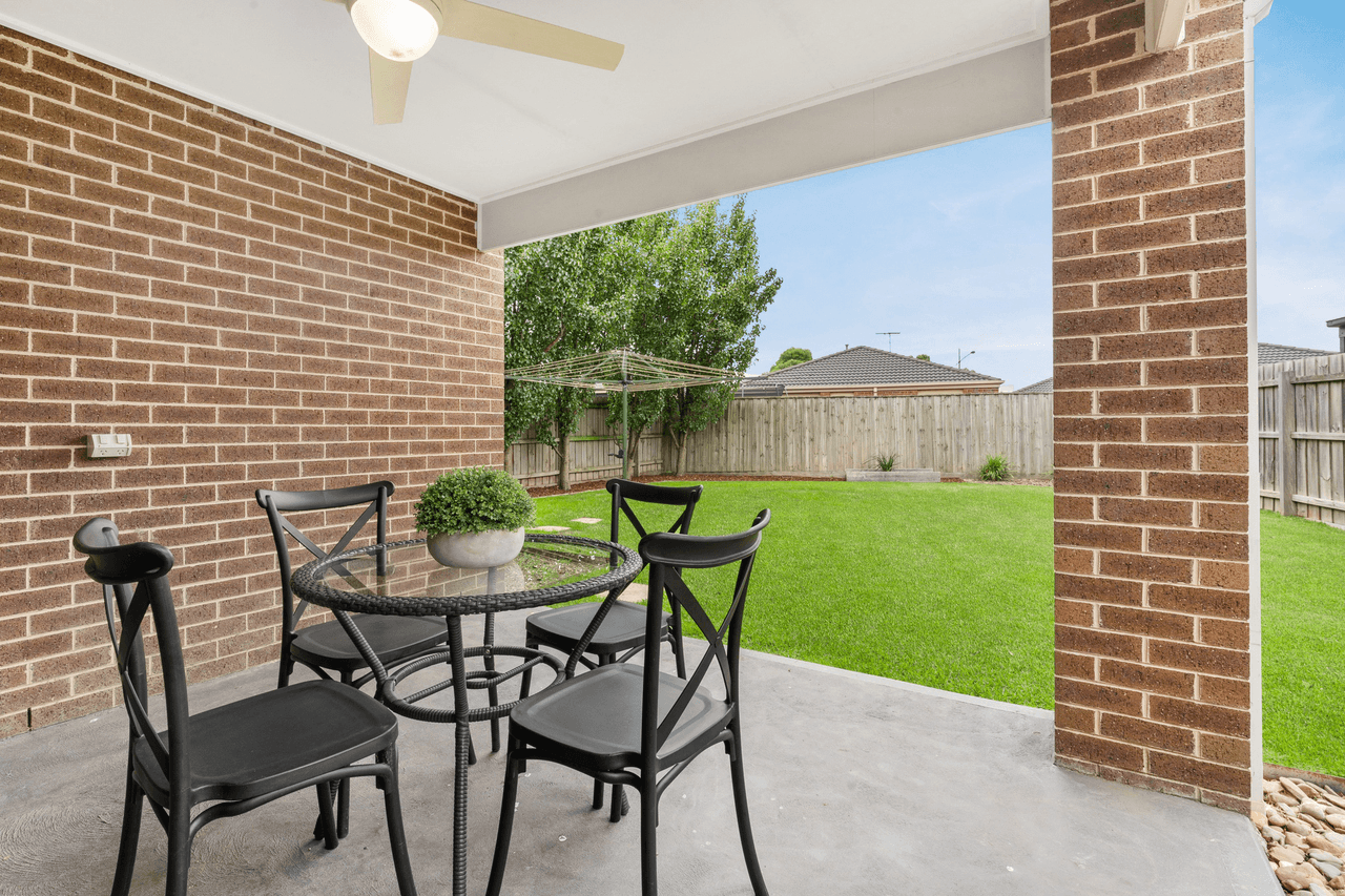 6 Pipit Close, PAKENHAM, VIC 3810