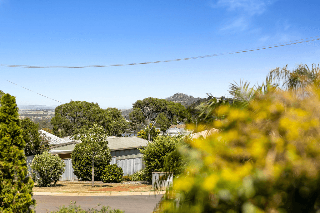 4 Walnut Court, NEWTOWN, QLD 4350