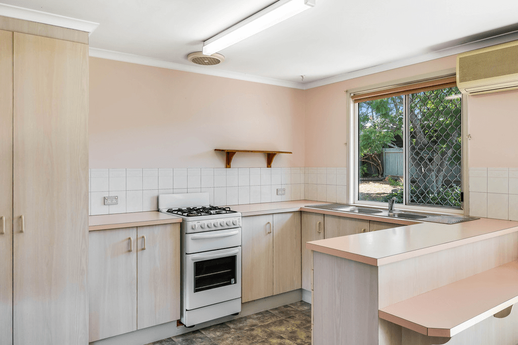 4 Walnut Court, NEWTOWN, QLD 4350