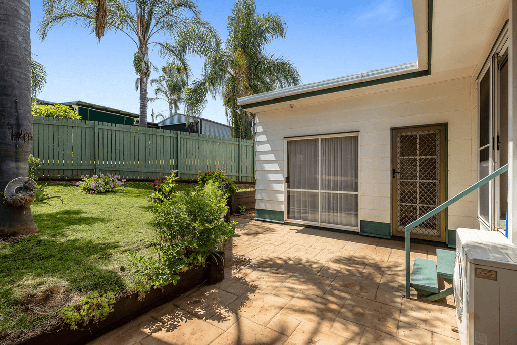 4 Walnut Court, NEWTOWN, QLD 4350