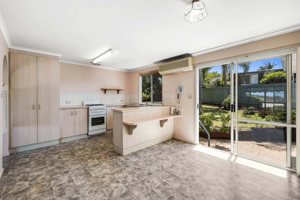 4 Walnut Court, NEWTOWN, QLD 4350