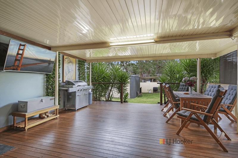 14 Tarwhine Avenue, CHAIN VALLEY BAY, NSW 2259