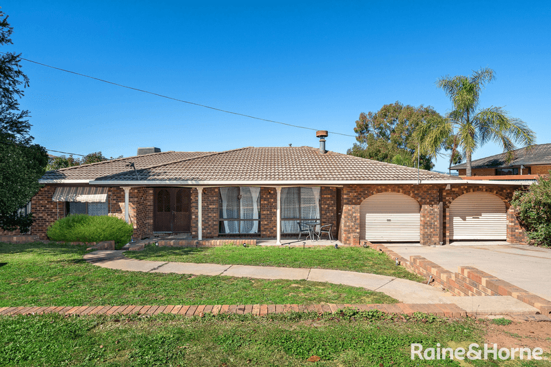 11 Patamba Street, KOORINGAL, NSW 2650