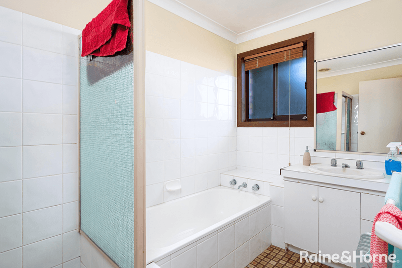 11 Patamba Street, KOORINGAL, NSW 2650