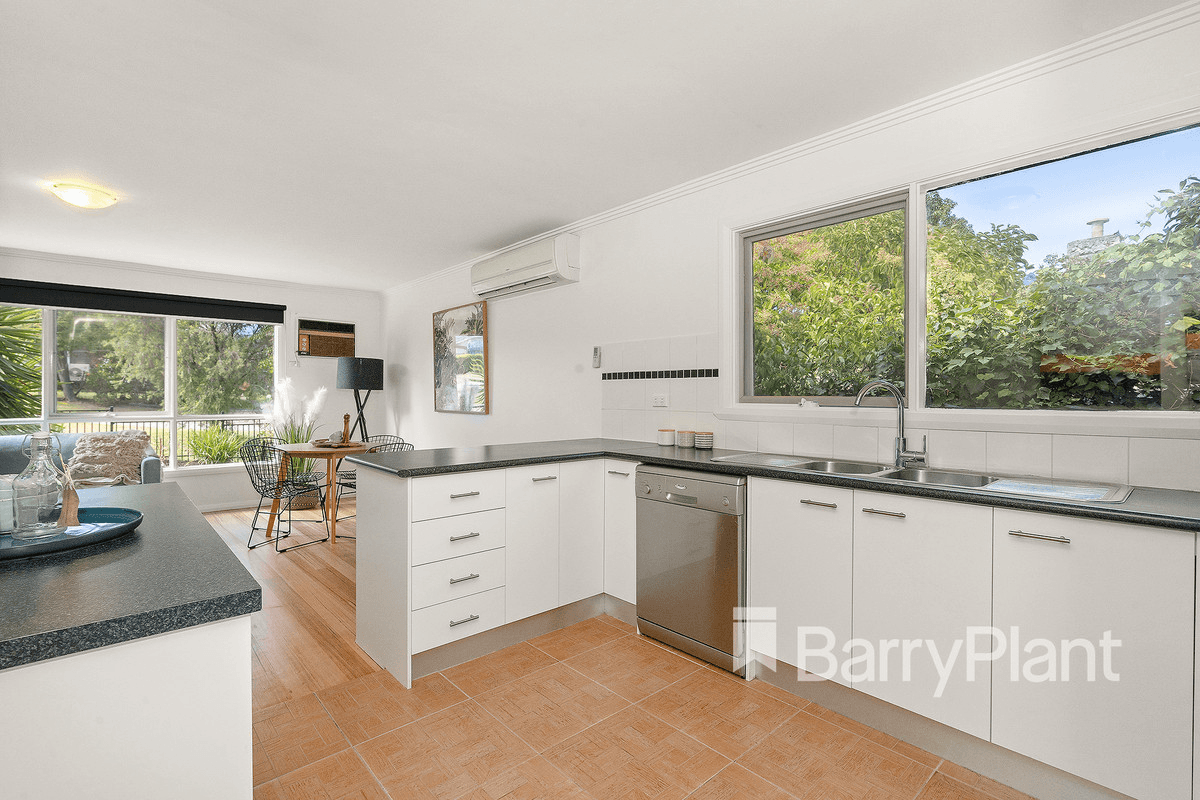 86 Fourth Avenue, Rosebud, VIC 3939