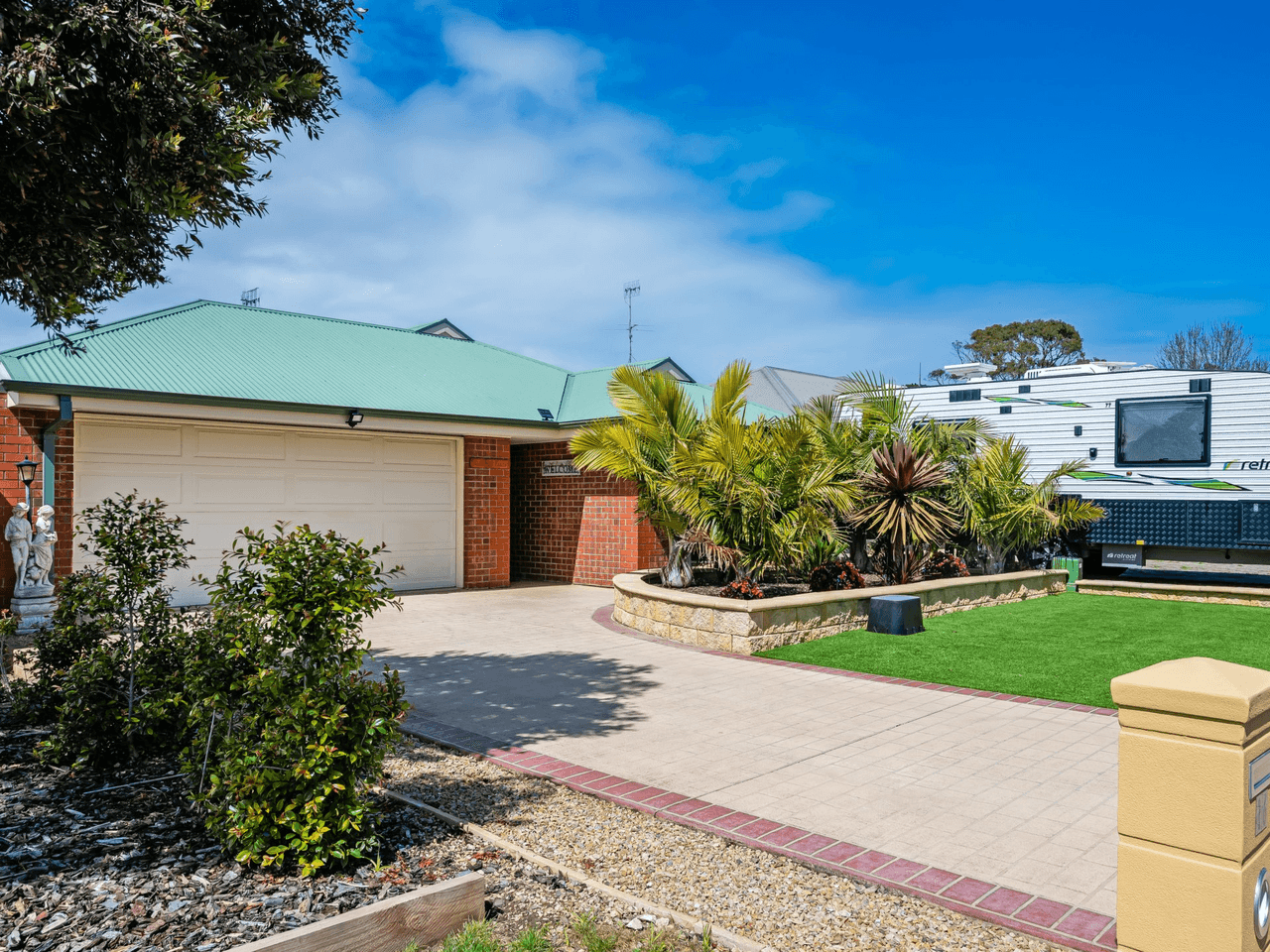 16 Sweetman Avenue, ENCOUNTER BAY, SA 5211