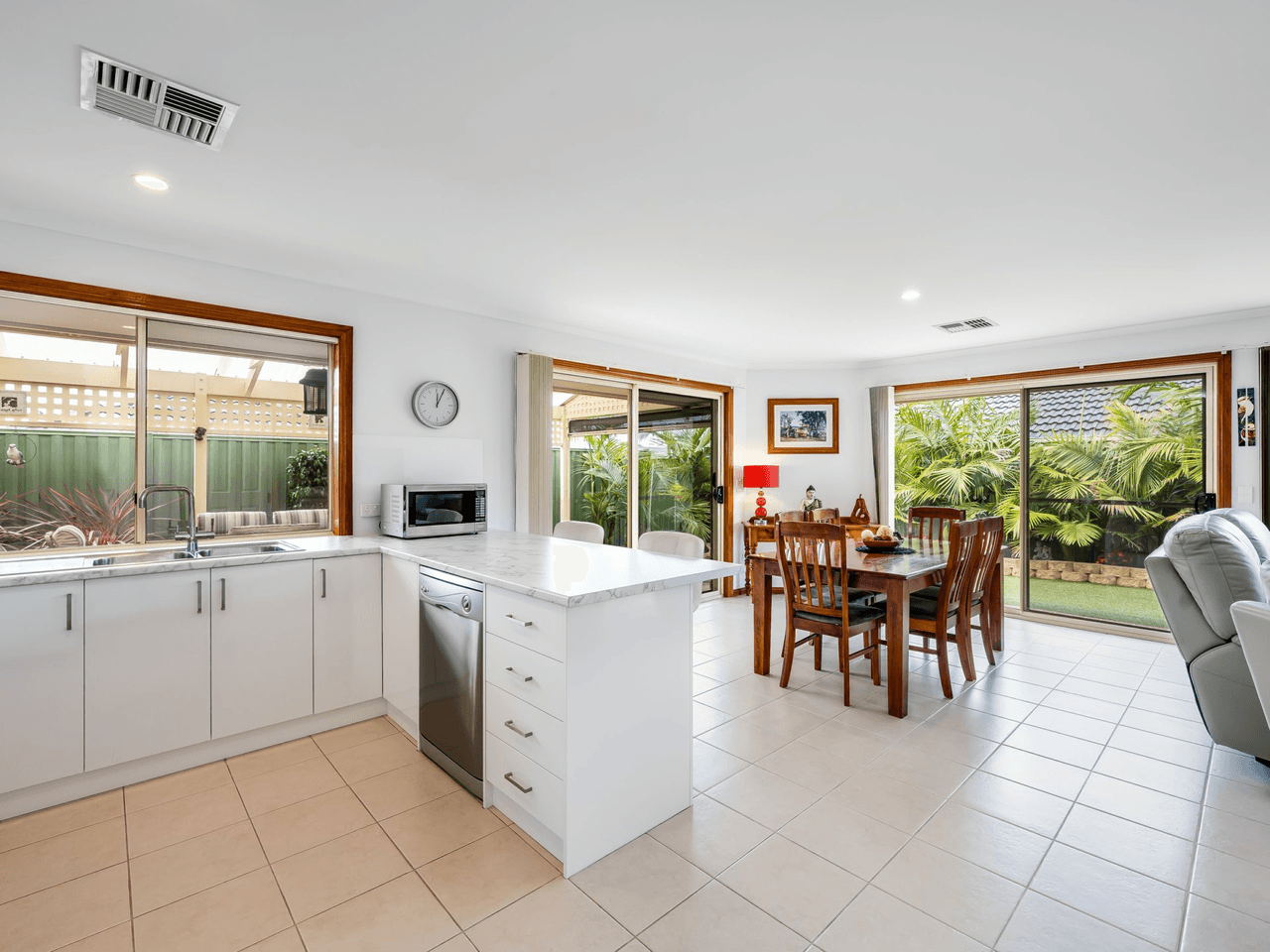 16 Sweetman Avenue, ENCOUNTER BAY, SA 5211