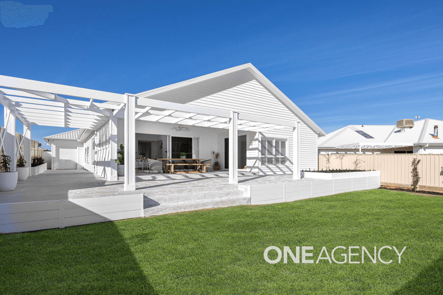 4 RONALD STREET, GOBBAGOMBALIN, NSW 2650