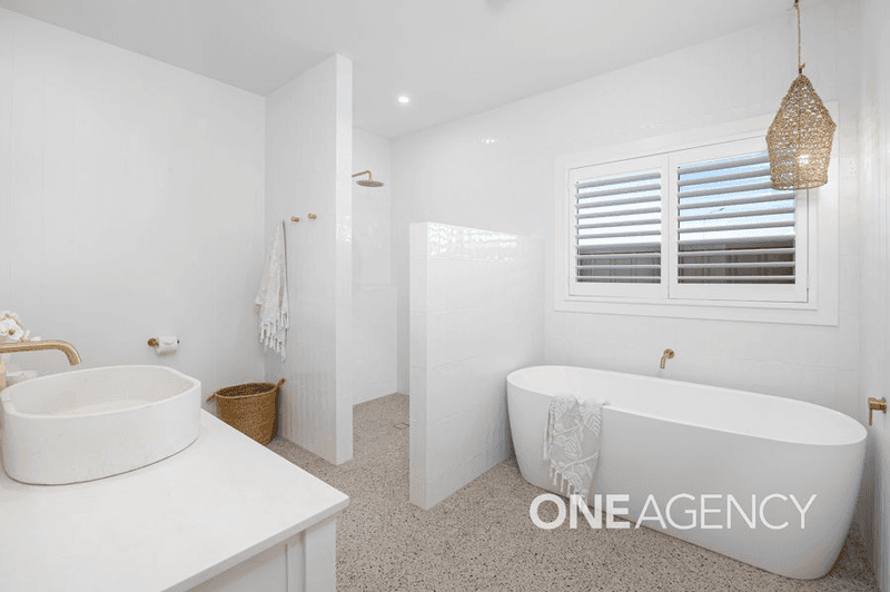 4 RONALD STREET, GOBBAGOMBALIN, NSW 2650