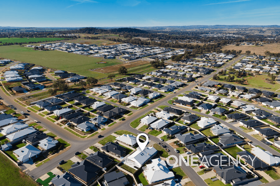 4 RONALD STREET, GOBBAGOMBALIN, NSW 2650