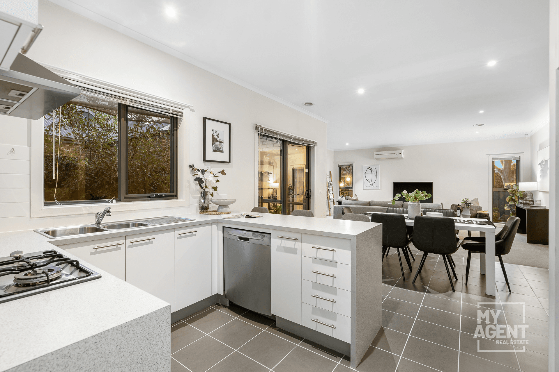 15 Kilburn Grove, Derrimut, VIC 3026