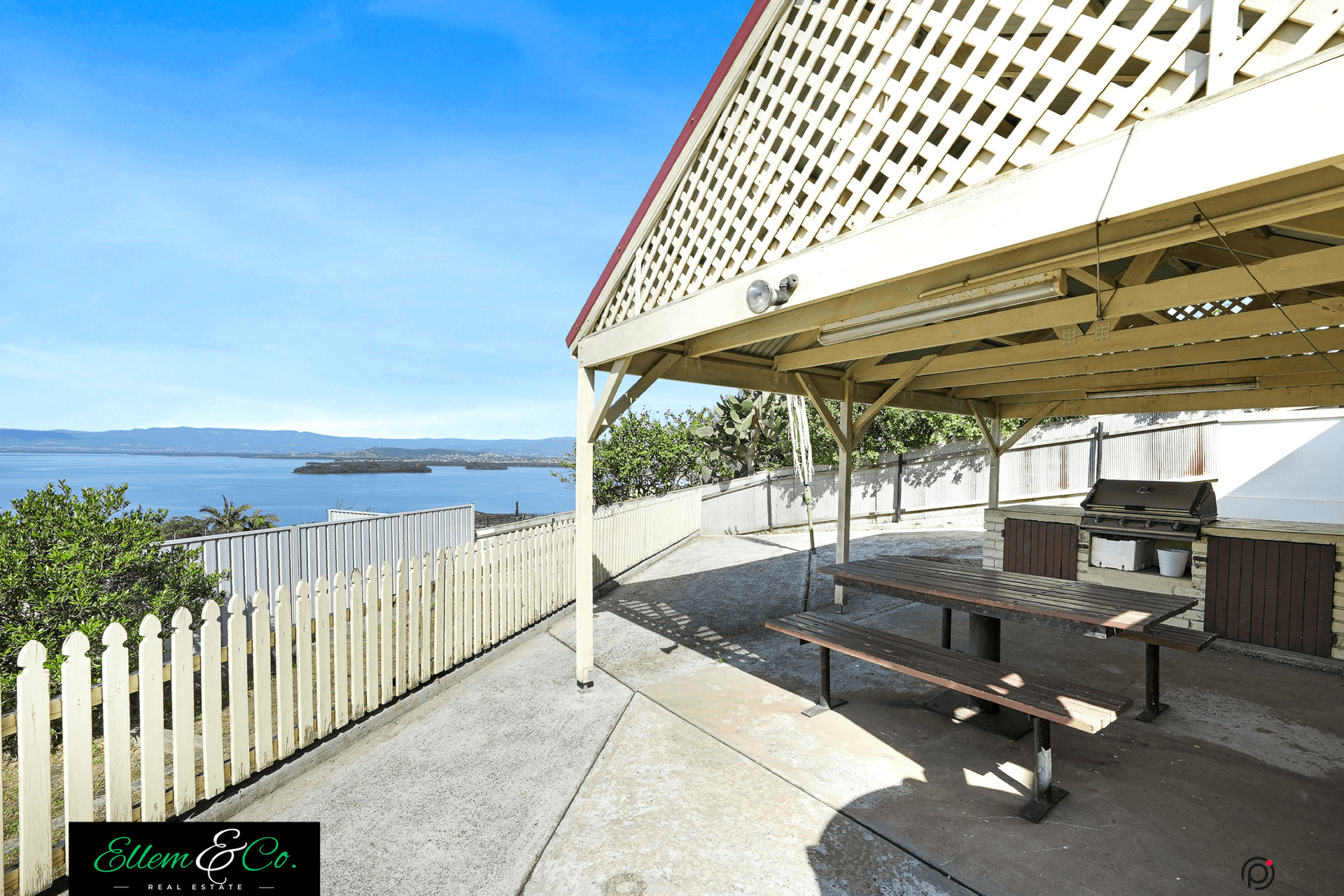 16 Arnold Crescent, Lake Heights, NSW 2502