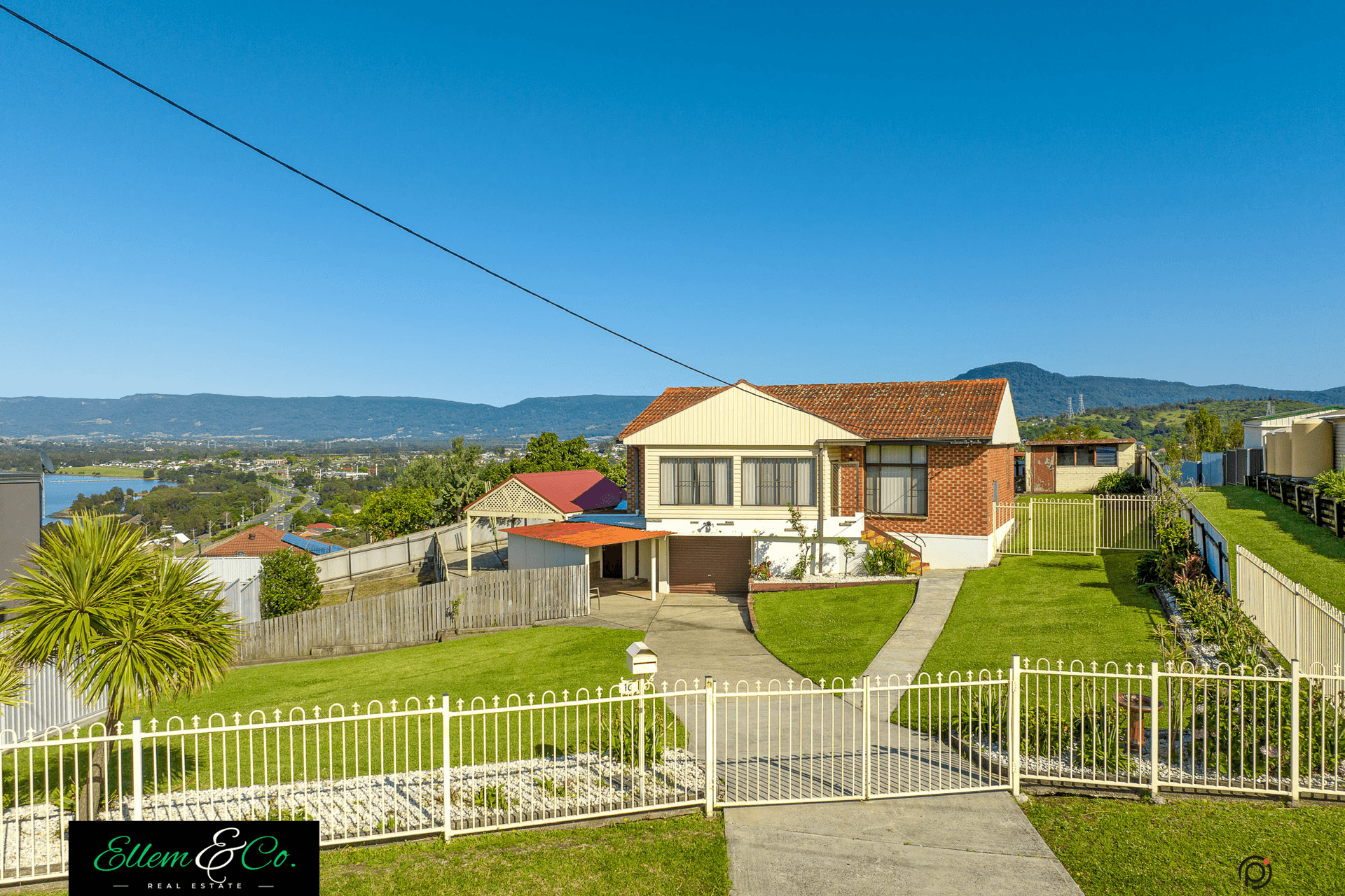 16 Arnold Crescent, Lake Heights, NSW 2502