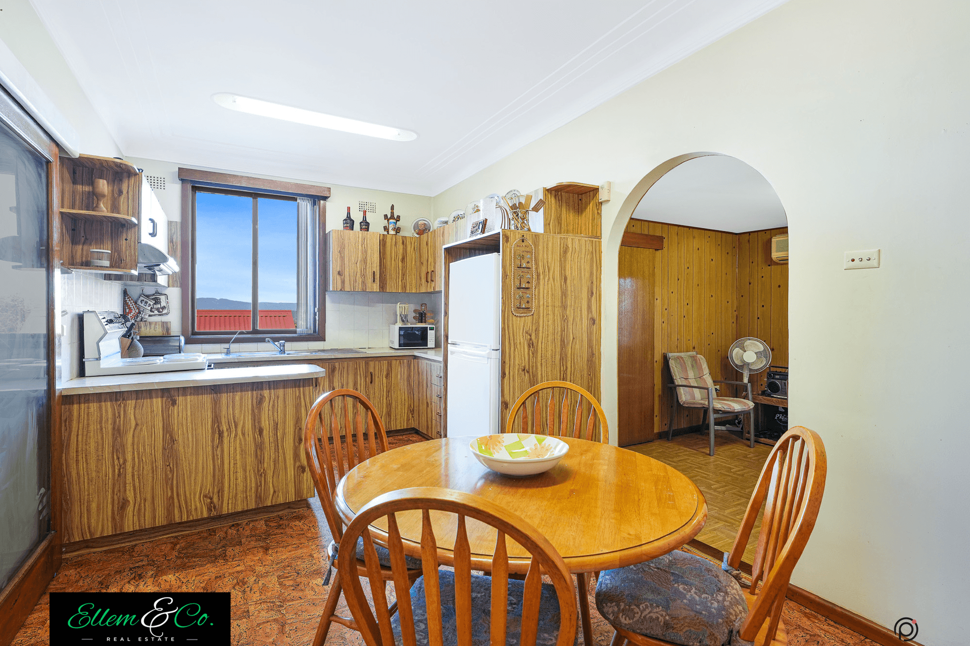 16 Arnold Crescent, Lake Heights, NSW 2502