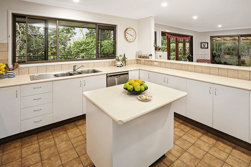 33 Mary Cairncross Ave, Maleny, QLD 4552