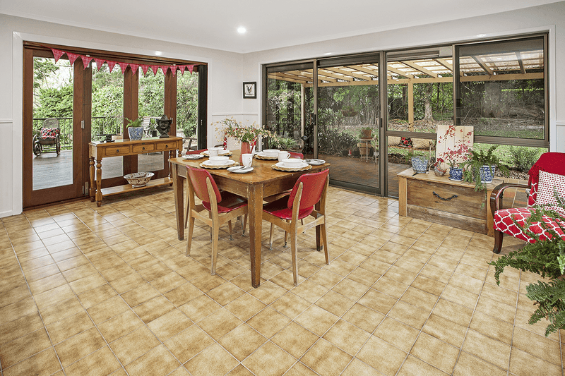 33 Mary Cairncross Ave, Maleny, QLD 4552