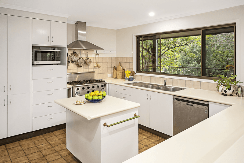 33 Mary Cairncross Ave, Maleny, QLD 4552