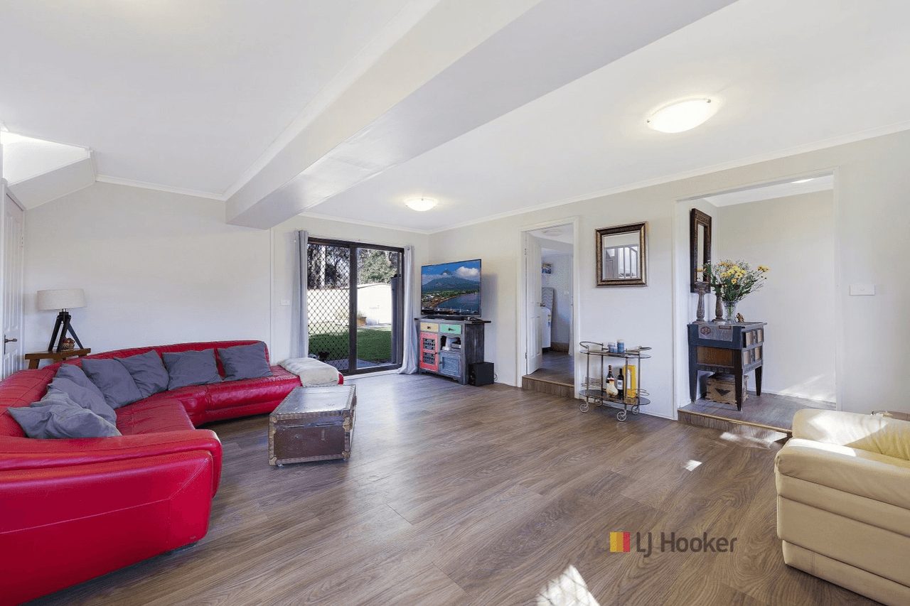 11 Merinda Avenue, CHARMHAVEN, NSW 2263