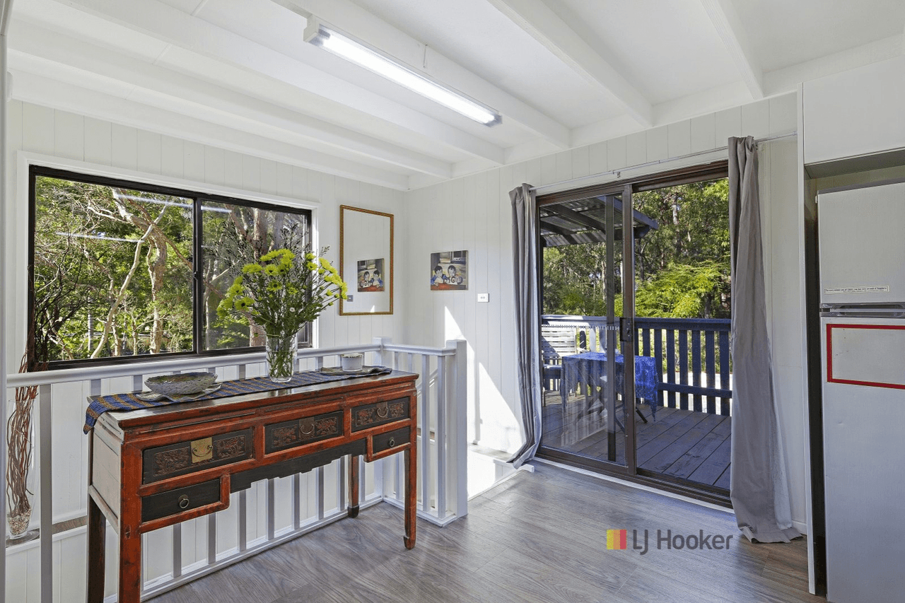 11 Merinda Avenue, CHARMHAVEN, NSW 2263