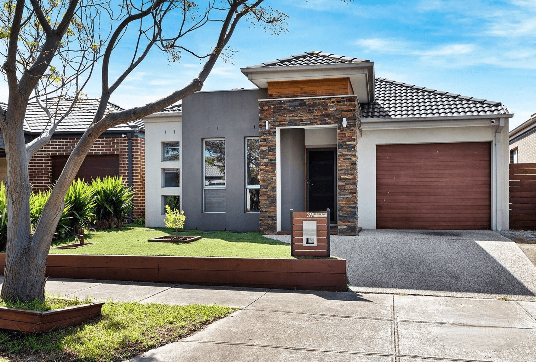 39 Daly Circuit, Caroline Springs, VIC 3023