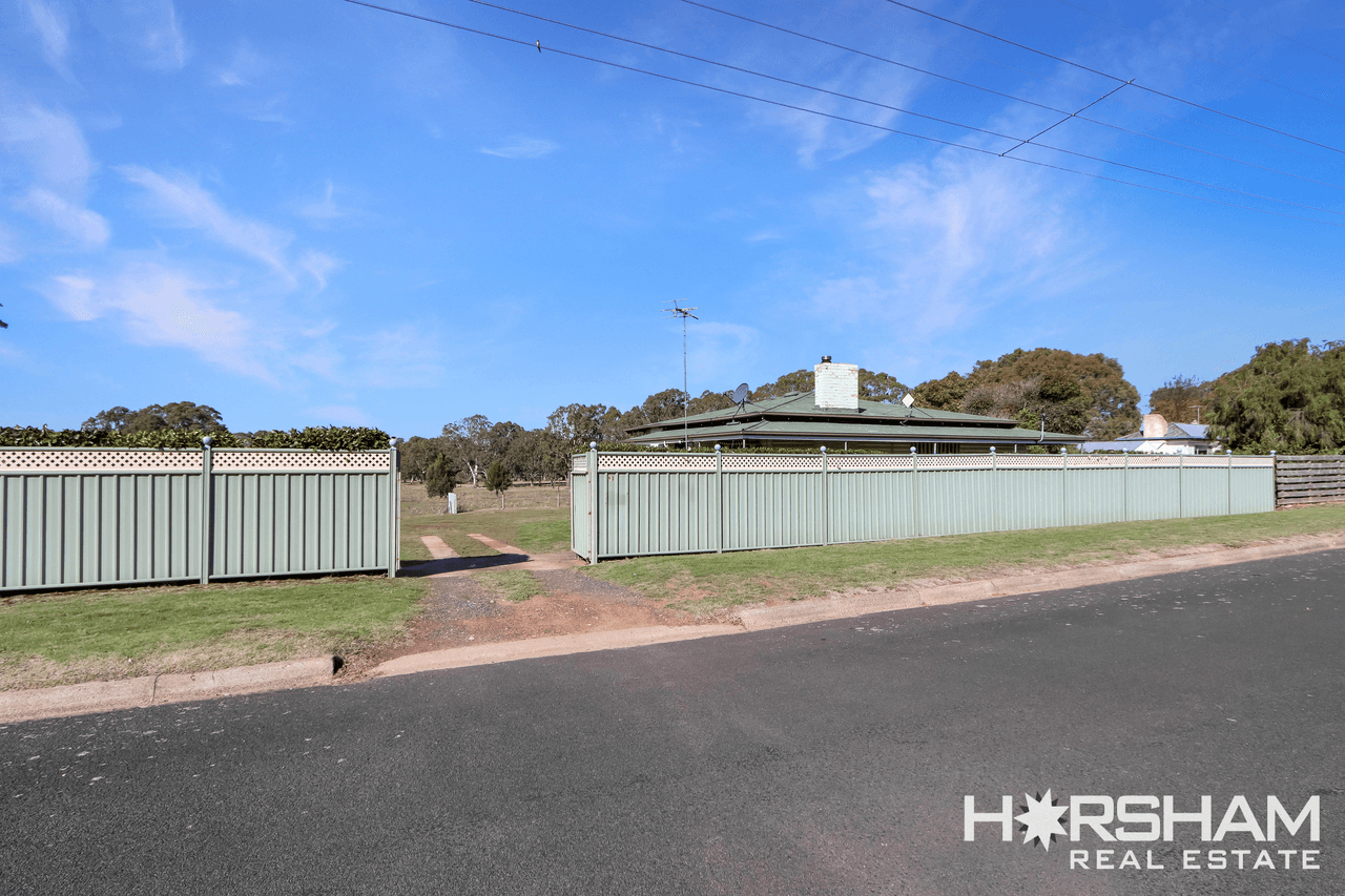 90 Coleraine Road, BALMORAL, VIC 3407