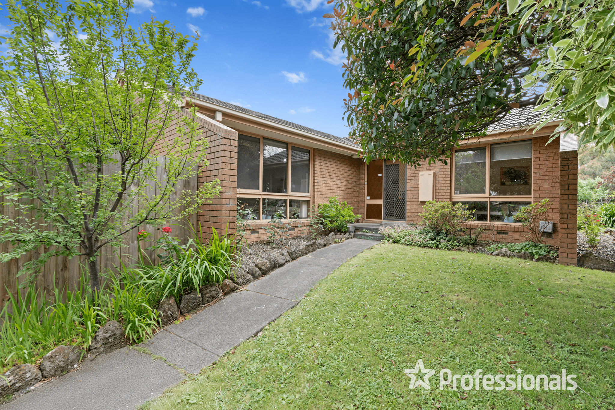 2 Duntroon Drive, Wantirna, VIC 3152