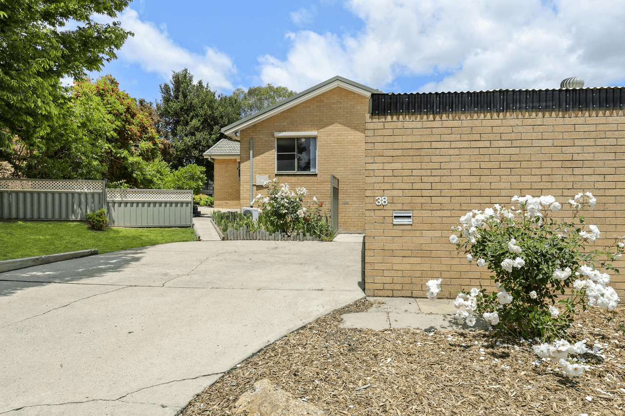 38 Cooney Court, CHARNWOOD, ACT 2615