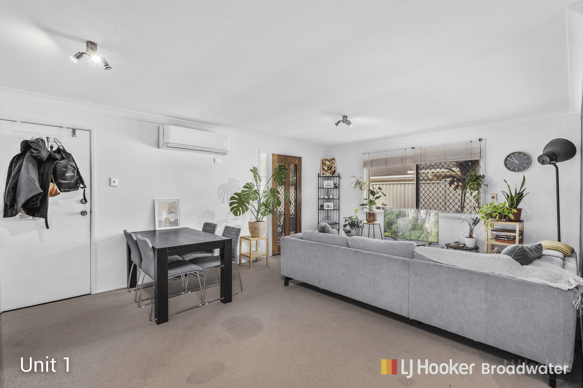 1/130 Kumbari Avenue, LABRADOR, QLD 4215